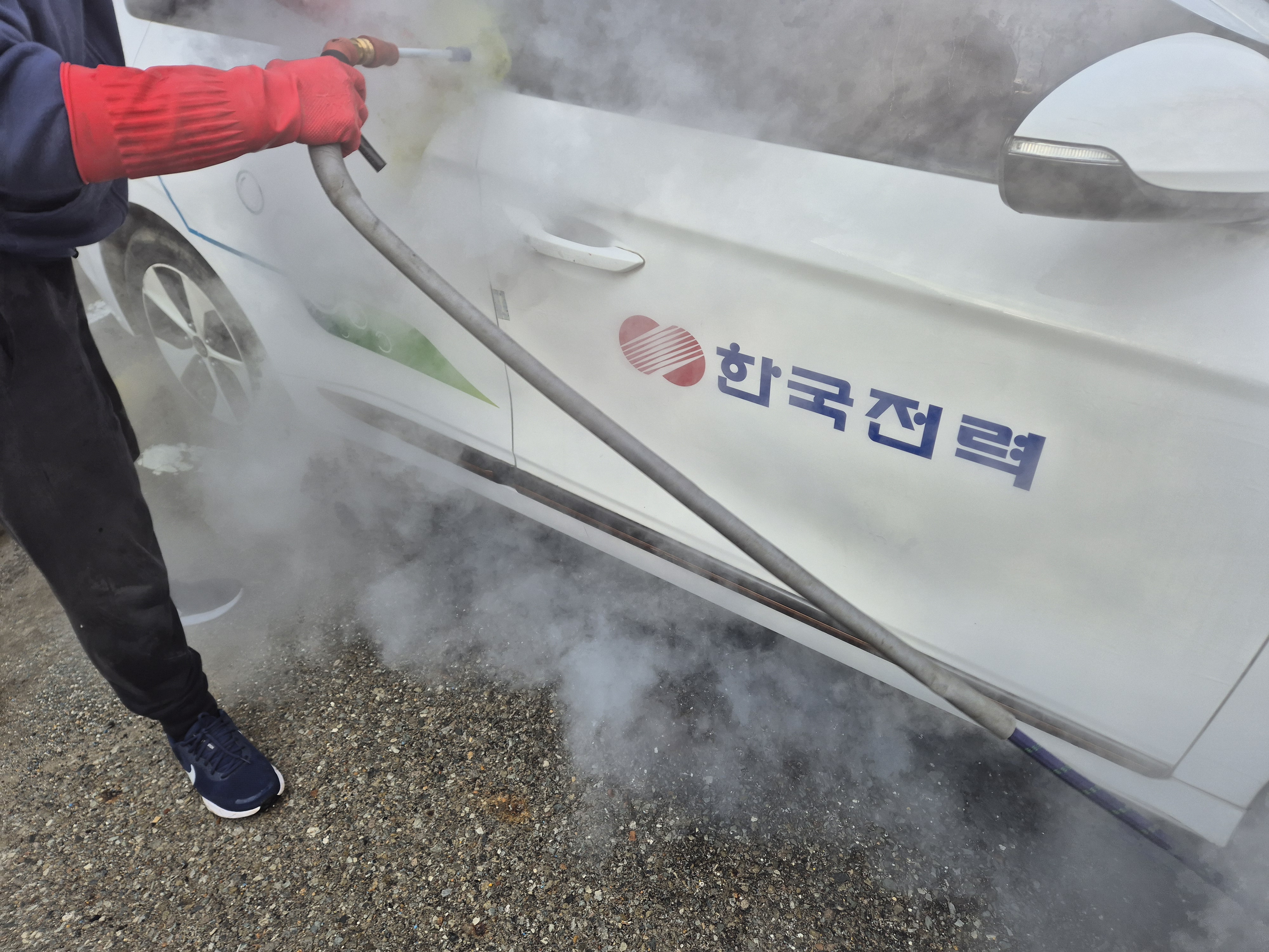 법인차량 도어와 측면 고온 스팀 세척